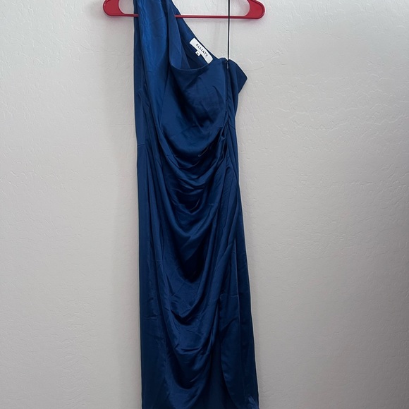 Elliatt Cassini One-Shoulder Dress in Sapphire - Picture 4 of 6